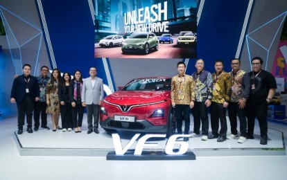 VinFast VF 6 tay lái nghịch gây chú ý tại Triển lãm Ô tô Quốc tế Indonesia 2025
